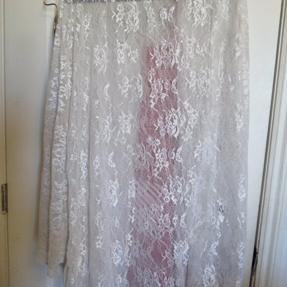 iCollection 3X White Jasmine Soft Sheer Lace Robe with Self Tie Sash - Picture 5 of 6